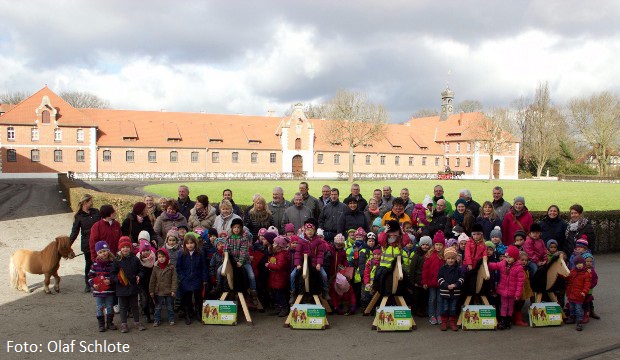 Pferde fuer unsere Kinder e.V. Holzpferdeübergabe in Celle 2016