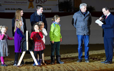 Aktion Pferde für unsere Kinder bei den Süddeutschen Hengsttagen in München-Riem