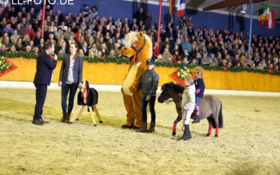 „Pferde für unsere Kinder e.V.“ zu Gast bei der Hengstschau des Hof Sosath in Vechta