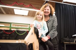 Vetoquinol Holzpferdeübergabe an die Kindergärten in Juechen 2017 - "Pferde für unsere Kinder e.V."