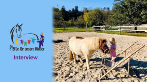 Mädchen hält Pony fest - Interview Andrea Zender Erlebnishof Wies - Pferde für unsere Kinder e.V.