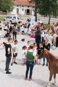 2019-06-22 PfuKeV Eltern-Kind-Tag DM Schwaiganger Oliver_Fiegel - Kinder und Pony (IV)