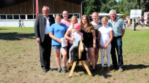 Holzpferde-Spendenaktion Reitverein Memmingen Turnier 2019 - PfuKeV - Foto Katrin Rheinländer-Mit